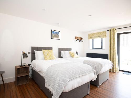 Postel nebo postele na pokoji v ubytování 14 Bed in Berriew 90568