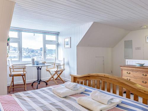 Katil atau katil-katil dalam bilik di 4 Bed in Polruan PC060