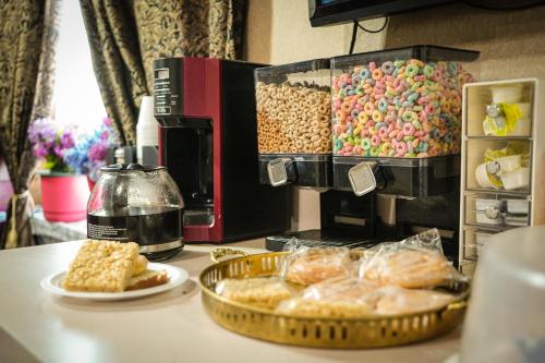 a counter with some food on a table at Travel Inn in Sunnyside