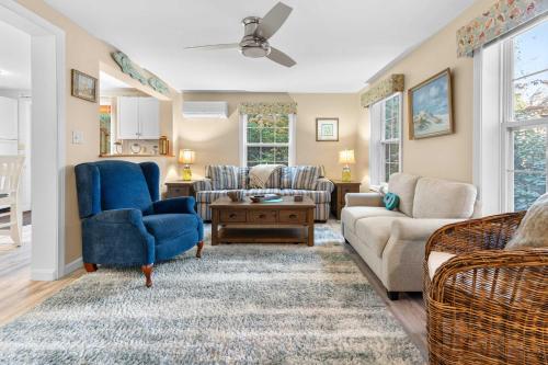 Χώρος καθιστικού στο Summersea - Charming 4 BDR in Golf Community