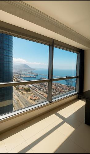 奥兰Mobilart Oran Sur Vue Mer的海景大窗口