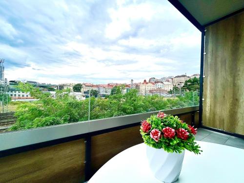 Bright Apartment - Na Vinici Prague 2