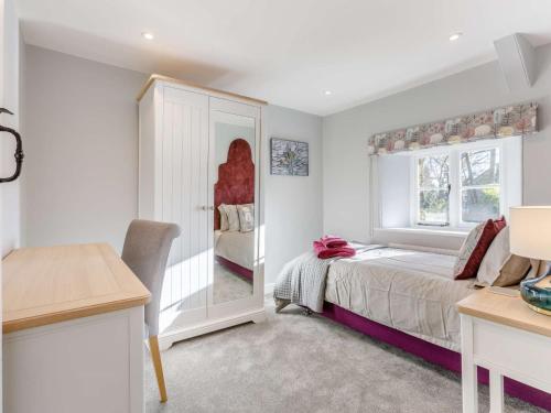 Ένα ή περισσότερα κρεβάτια σε δωμάτιο στο 2 Bed in Launceston 84660
