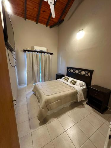 a bedroom with a bed and a ceiling at Espacioso Departamento Céntrico in Formosa
