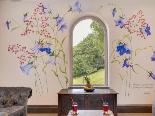 a room with a flower mural on the wall at 7 Bed in Matlock 89448 in Matlock Bank