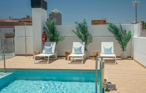 Stylish Urban Escape 2-Bedroom Apartment with Rooftop Pool