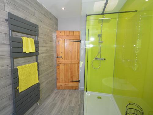 Ένα μπάνιο στο 2 Bed in Keswick 88864
