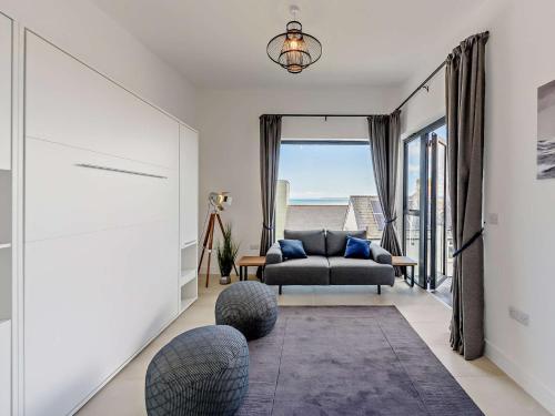 Χώρος καθιστικού στο 6 Bed in Westward Ho 91693