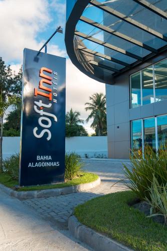 a sign in front of a building at Soft Inn Alagoinhas in Alagoinhas