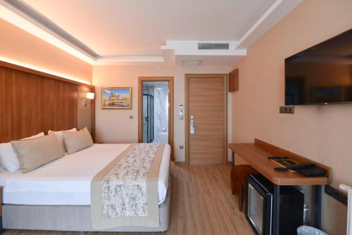 TV a/nebo společenská místnost v ubytování İstport Hotels