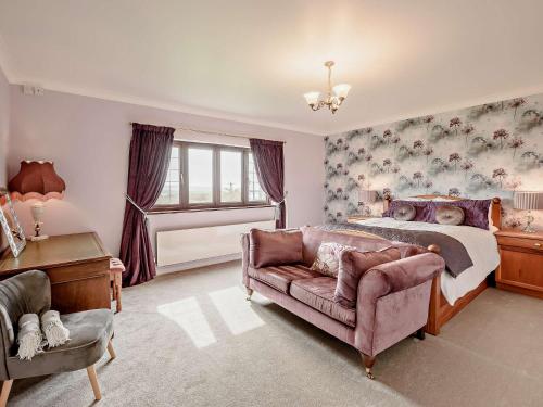Ruang duduk di 6 Bed in Clovelly 1.5mls S 91361