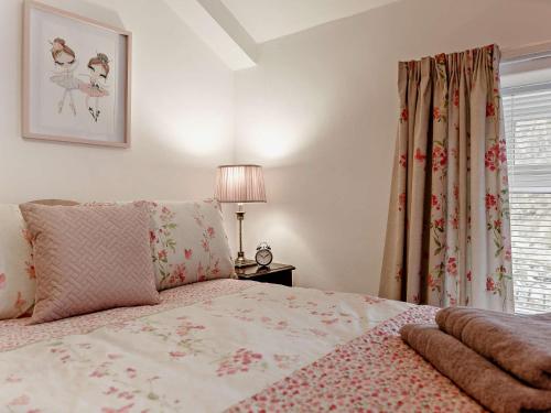 Ένα ή περισσότερα κρεβάτια σε δωμάτιο στο 2 Bed in Blanchland 91440
