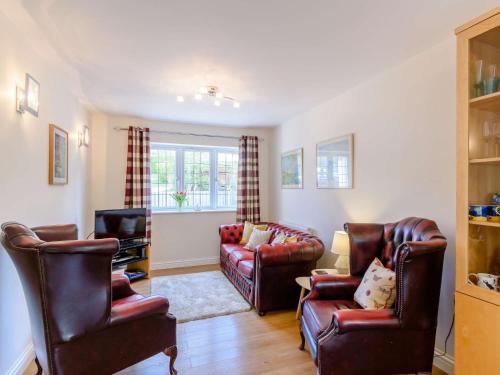a living room with leather chairs and a television at 3 Bed in Stepaside FB047 in Stepaside