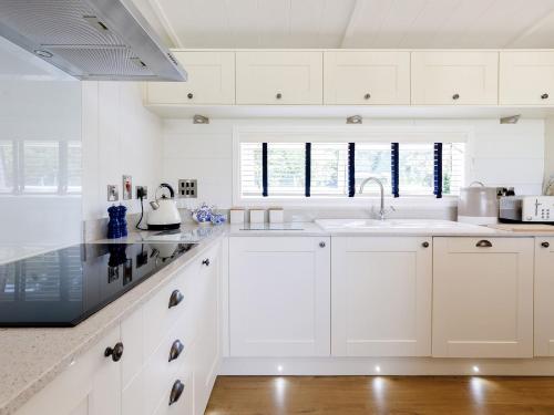 Η κουζίνα ή μικρή κουζίνα στο 2 Bed in Ludlow 78025