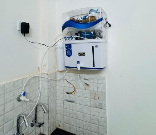a washing machine on a wall in a bathroom at RAMATVA DREAM VILLa in Rāmnagar