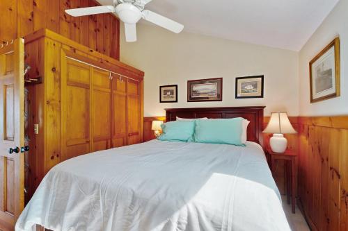 Ein Bett oder Betten in einem Zimmer der Unterkunft Lazy Lake Days