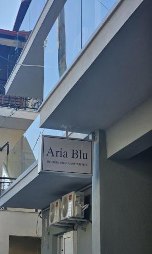 Un certificado, premio, letrero u otro documento en Aria Blu