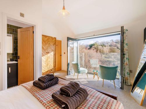 Postel nebo postele na pokoji v ubytování 3 Bed in Dolgellau 90805