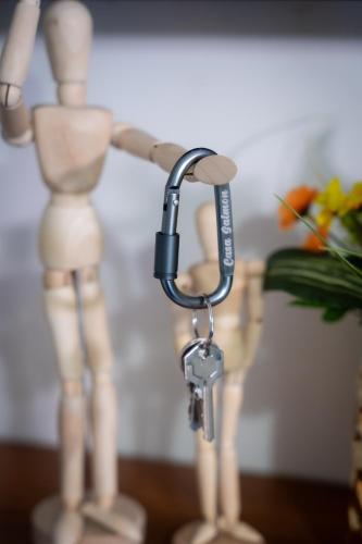 a stethoscope hooked up to two wooden mannequins at Casa Salmón Confortable Casa Completa Valledupar in Valledupar