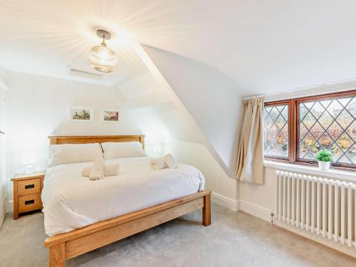 a bedroom with a bed and a window at 2 Bed in Alnwick 93093 in Edlingham