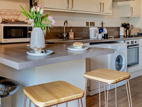 Η κουζίνα ή μικρή κουζίνα στο 1 Bed in Gower 74221