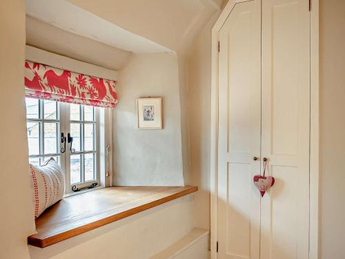 Ένα ή περισσότερα κρεβάτια σε δωμάτιο στο 2 Bed in Hook Norton 92008