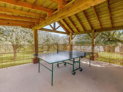 a ping pong table sitting under a wooden roof at 3 bed in Worcester CC037 in Clifton upon Teme