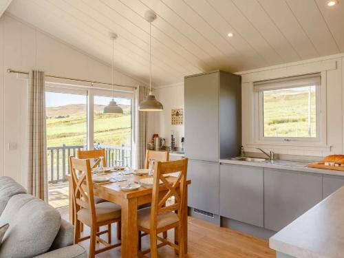 Dapur atau dapur kecil di 2 Bed in Portree 87578
