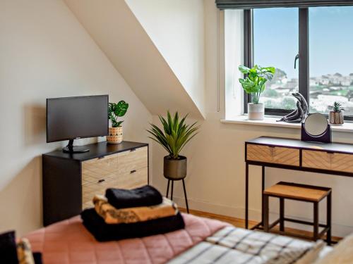 a room with a bed and a desk and a tv at 2 Bed in Lizard 45739 in Ruan Major