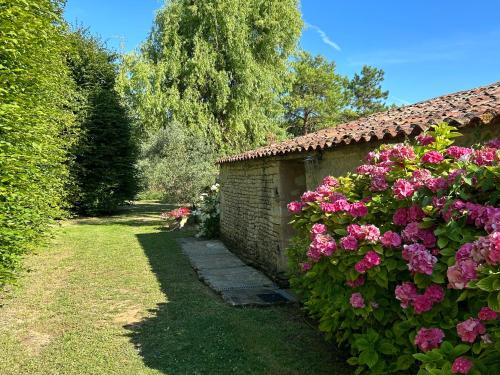 Κήπος έξω από το Demeures et Châteaux - Le Portail en Marais Poitevin