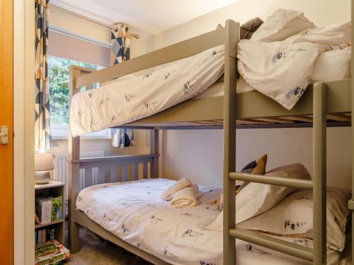 Postel nebo postele na pokoji v ubytování 2 Bed in Downderry 89885