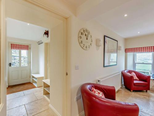 Χώρος καθιστικού στο 4 Bed in Low Row G0083