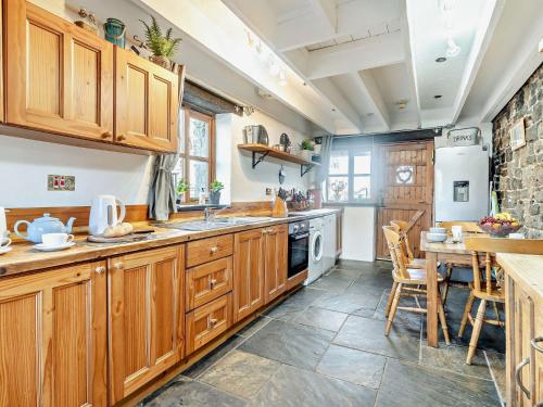 Η κουζίνα ή μικρή κουζίνα στο 3 Bed in Gower 93942