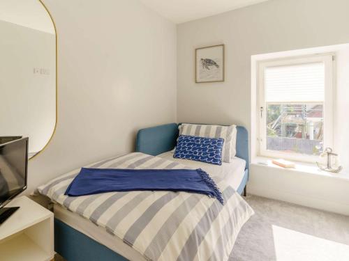 Ένα ή περισσότερα κρεβάτια σε δωμάτιο στο 3 Bed in Porthcawl 85193