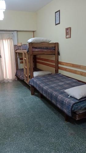 En eller flere senge i et værelse på Departamento PB 1 ambiente 3 personas a metros del mar