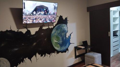 a wall with a painting of a concert on a wall at Movie Escape in La Paz