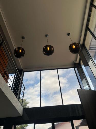 a room with three lights hanging from the ceiling at Exclusiva Casa Quinta Campestre in Ibagué