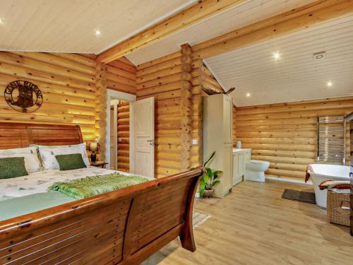 Koupelna v ubytování 3 Bed in Brinsley 93794