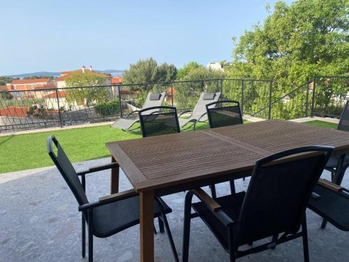 Apartments with parking space Tribunj - Vodice - 24082