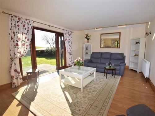 Posezení v ubytování 2 Bed in Looe LANDC