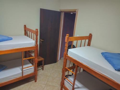 a room with two bunk beds and a door at Blu Hostel in Blumenau