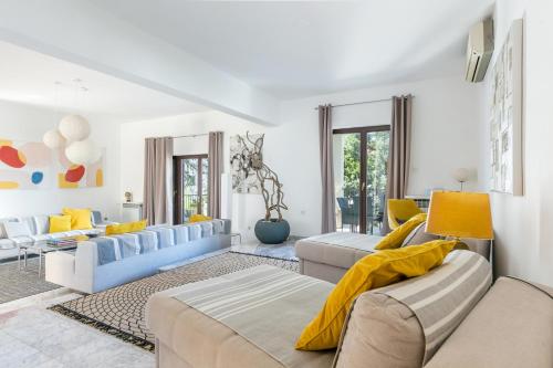 Seaside family friendly house with a swimming pool Arbanija, Ciovo - 24430