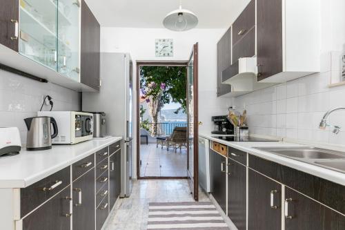 Seaside family friendly house with a swimming pool Arbanija, Ciovo - 24430
