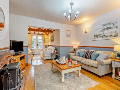 a living room with a couch and a tv at 3 Bed in Aldborough 85528 in Thurgarton