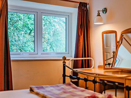 2 Bed in Machynlleth 93078にあるベッド