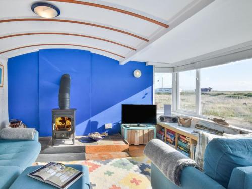 Μια τηλεόραση ή/και κέντρο ψυχαγωγίας στο 2 Bed in Dungeness BT079