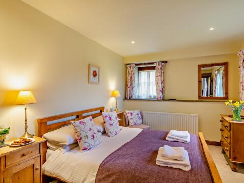Ένα ή περισσότερα κρεβάτια σε δωμάτιο στο 3 Bed in Malham 94259