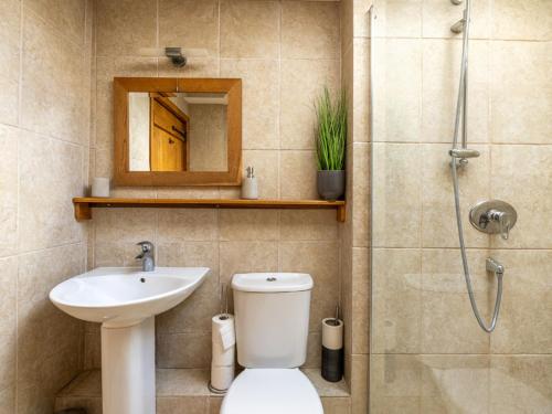 Ένα μπάνιο στο 1 Bed in Wedmore CRIBB