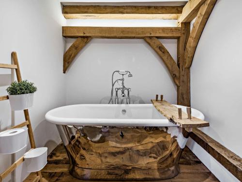 Ένα μπάνιο στο 1 Bed in Swimbridge 62134