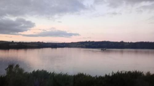 a view of a lake at sunset at Cabañas Pucatue in Pucatue
